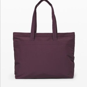 On my level LuLulemon tote large 15L